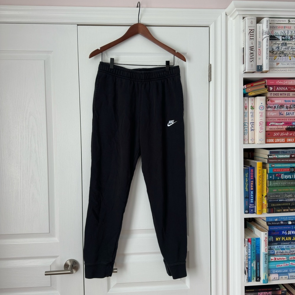 Nike Black Tapered Sweatpants for Casual Comfort